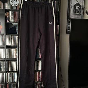 NWT Men’s FRED PERRY dark blue joggers size L